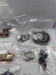 lot 129 image: Collection of Assorted Costume Jewelry Earrings