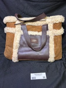 lot 86 image: UGG Shearling & Leather Handbag