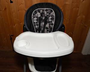 lot 27 image: Baby Trend High Chair