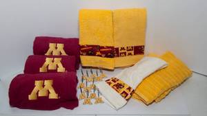 lot 18 image: Minnesota Golden Gophers Bathroom Decor