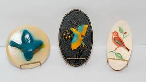 lot 55 image: Set of Three Vintage Chalkware Decor Pieces - Variety of Birds