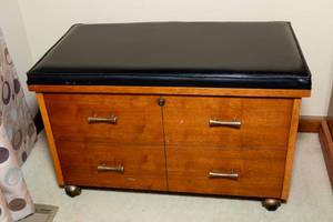 lot 45 image: Vintage Lane Chest with Padded Seat  Great Condition