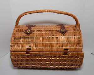 lot 84 image: Barrel-Style Picnic Basket for Two  Pine Green, New