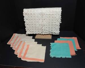lot 93 image: Vintage Linens - Napkins and Table Covering