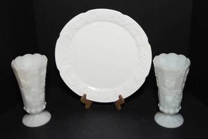 lot 101 image: Grapes and Vines Milkglass Platter and Vases