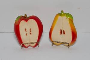 lot 114 image: Set of Two Vintage Chalkware Decor Pieces - Pear and Apple
