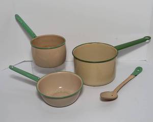 lot 131 image: Four Vintage Pieces of Cream and Green Enamelware