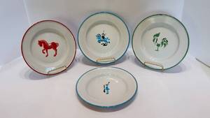 lot 135 image: Four Vintage Childrens Enamelware Plates - Made in Sweden