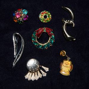 lot 130A image: Set of 7 Assorted Brooches  Variety of Styles