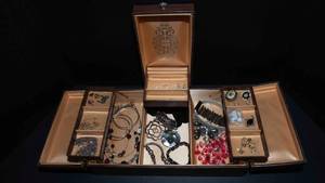 lot 160 image: Jewelry Box with Miscellaneous Contents