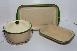 lot 154 image: Three Pieces of Enamelware - Cream and Green