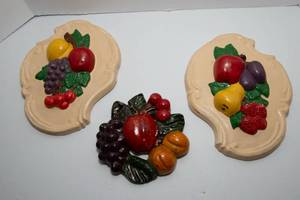 lot 161 image: Set of Three Vintage Chalkware Decor Pieces - Fruit Collection