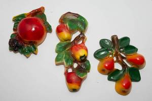 lot 168 image: Set of Three Vintage Chalkware Decor Pieces - Large Fruit
