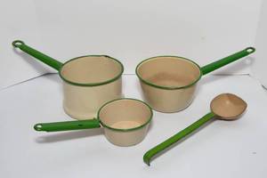 lot 174 image: Cream and Green Vintage Enamelware - 4 Pieces