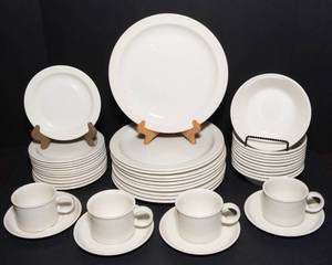 lot 175 image: Stonehenge Midwinter Dinnerware Set