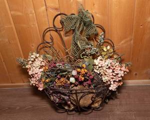 lot 182 image: Faux Floral Wallhanging  19 x 18