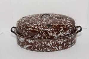 lot 197 image: Graniteware Roaster and Tray