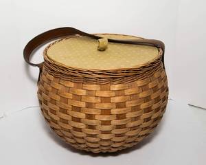 lot 200 image: Woven Picnic Basket