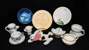 lot 241 image: Assorted China and Collector Plates  Mixed Designs