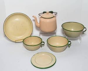 lot 261 image: Six Pieces of Green and Cream Vintage Enamelware