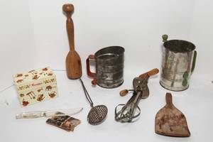 lot 249 image: AntiqueVintage Kitchen Items