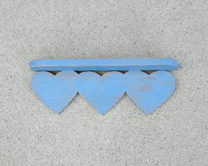 lot 210 image: Cute Blue Heart Wooden Shelf