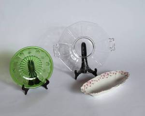 lot 214 image: Variety of Glass Dishes