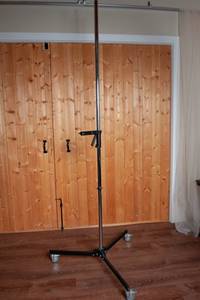 lot 256A image: Heavy Duty SoftboxLight Stand on Wheels