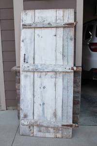 lot 275 image: Vintage Outhouse Door