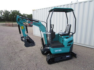 lot 179 image: AGT Industrial QK16R 1-ton Mini Excavator wHydraulic Thumb