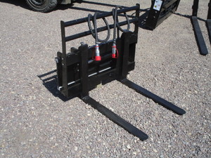 lot 37 image: Future Mini Skid Steer Side Hydraulic Side Shift Pallet Forks