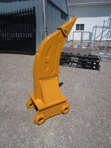 lot 182 image: Future Ripper Tooth to Fit Cat 320