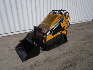 lot 13 image: AGT Industrial MX-CRT23 Ride On Skid Steer