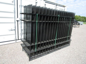 lot 168 image: 24pcs 75x9.5 Powder Coated Galvanized EstateSecurity Fencing & 25 Posts & Connectors