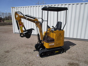 lot 195 image: AGT Industrial H15R 1-ton Mini Excavator