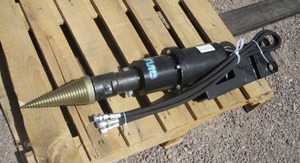 lot 200 image: Future Mini Excavator Log Splitter