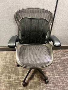 lot 11 image: Rolling Office Chair