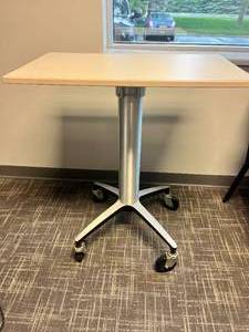 lot 17 image: Standing Rolling Desk