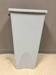 lot 30 image: Large Garbage Can