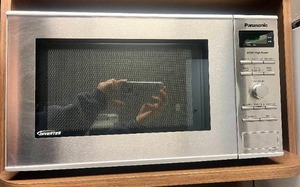 lot 33 image: Inverter Panasonic Microwave