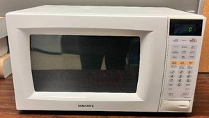 lot 36 image: Samsung Microwave