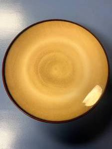 lot 39 image: Dinner Plates