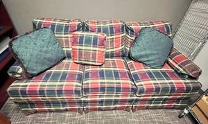 lot 48 image: Sleeper Sofa