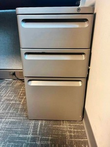 lot 51 image: 3 drawer file cabinet