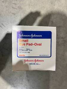 lot 59 image: Johnson & Johnson Small Eye-Pad--Oval