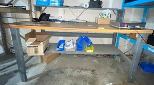 lot 164 image: Heavy Duty Desk