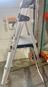lot 171 image: Small step ladder