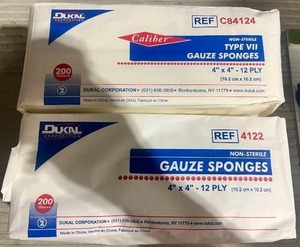 lot 207 image: Dukal Gauze Sponges