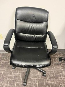 lot 246 image: Black Rolling Desk Chair