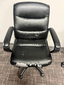 lot 247 image: Black Rolling Desk Chair